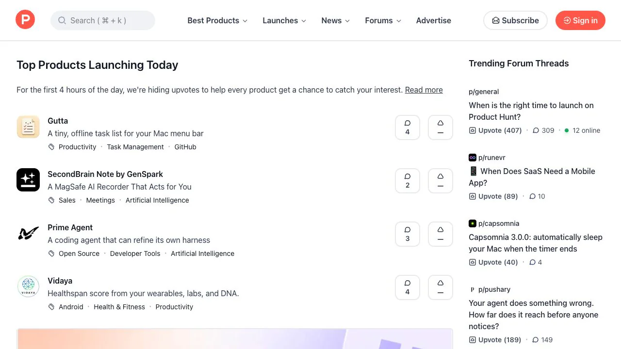 Product Hunt 首页展示当天发布的新产品、投票数和讨论